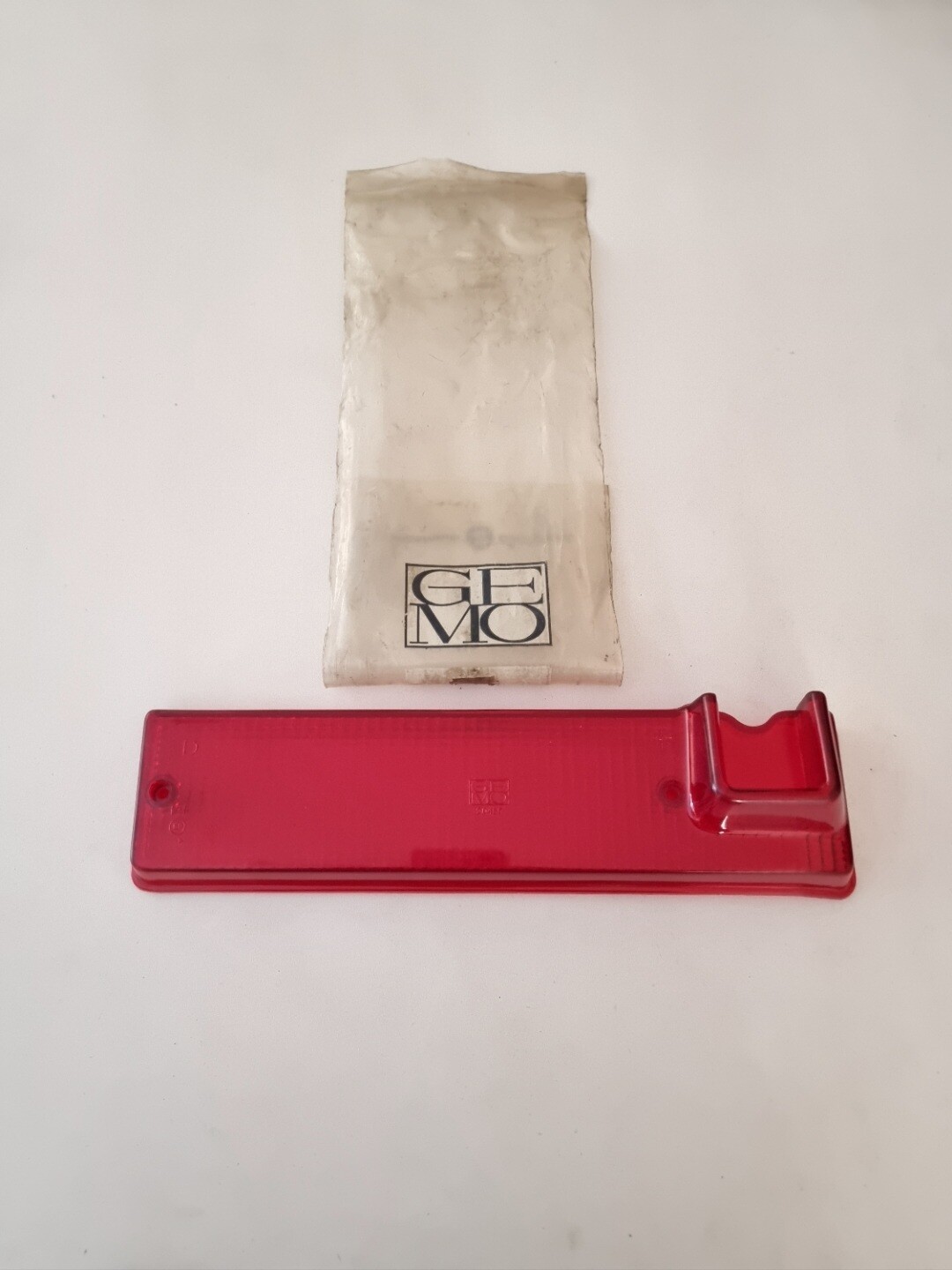 Tulipa trasera derecha roja gemo SEAT 1430 2SERIE