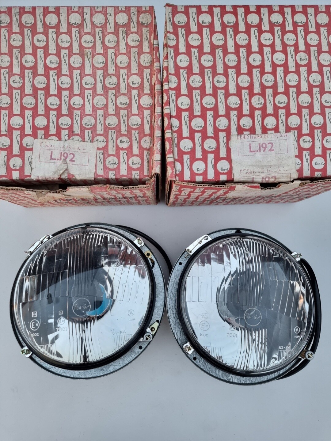 Pareja opticas faros con coco SEAT 850.SEAT 124 (fores)