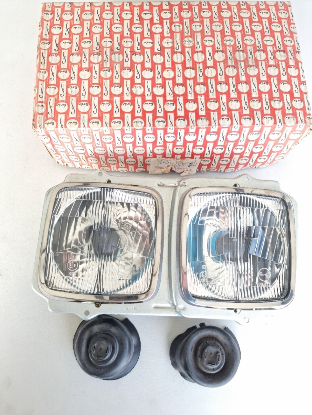 Opticas faros delanteros SEAT 1430.FIAT 125.PEGASO 7080 (fores) con soporte derecho