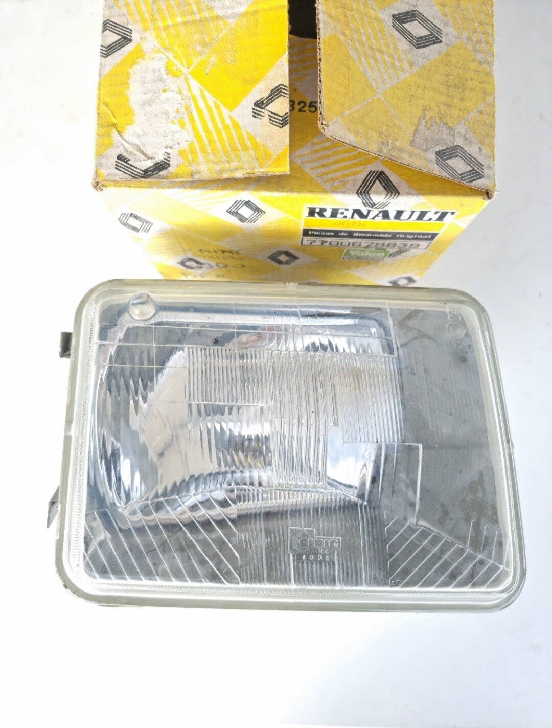 Optica faro delantero derecho RENAULT 18 (cibie H4)
