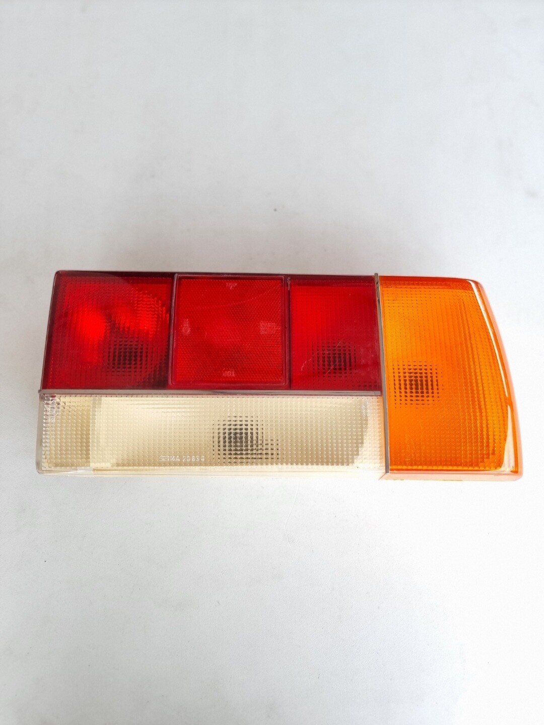 Piloto trasero derecho PEUGEOT 505 con portalamparas (tara)