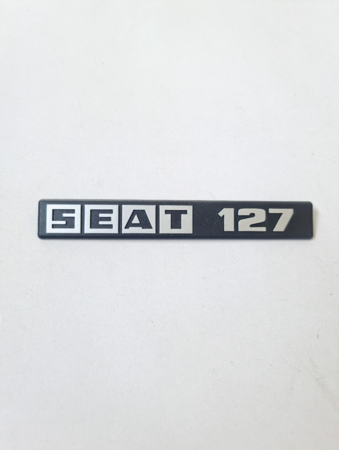 Insignia o anagrama Seat 127