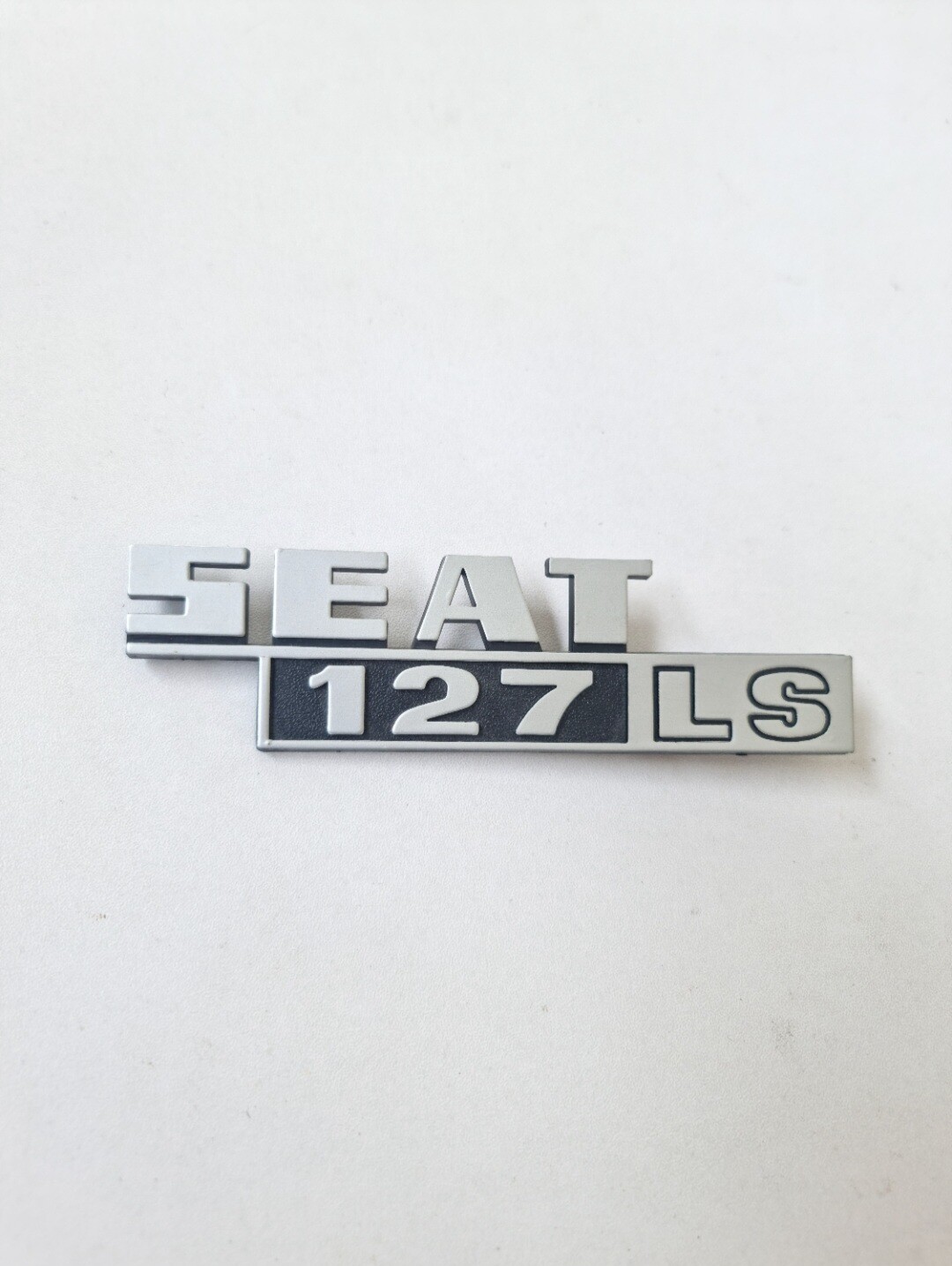 Insignia anagrama SEAT 127 LS