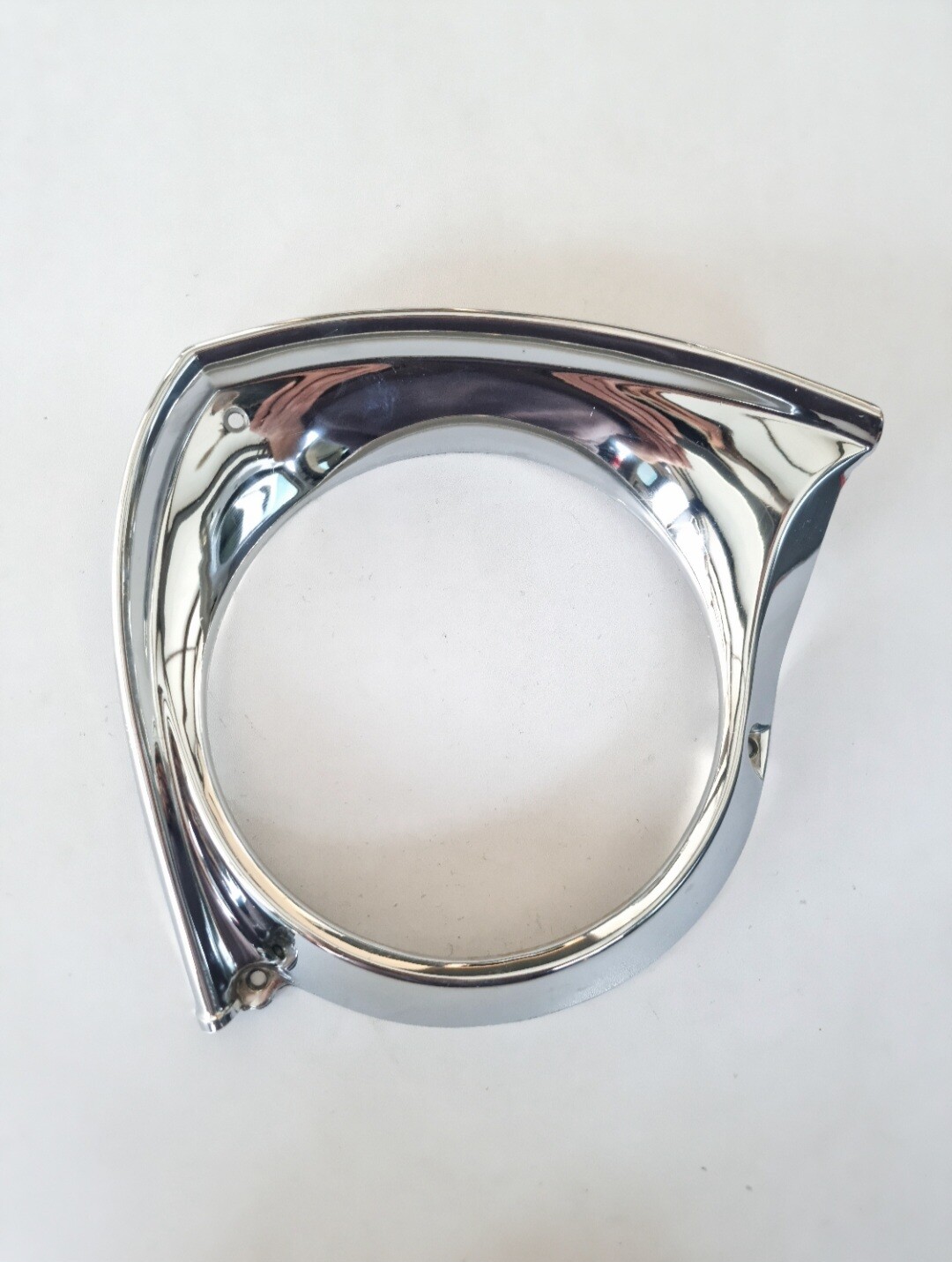 Cerquillo bisel faro derecho SEAT 1500.SEAT 1400 C