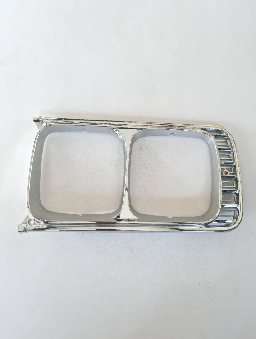 Cerquillo faros delanteros derecho SEAT 1430 (metalico)