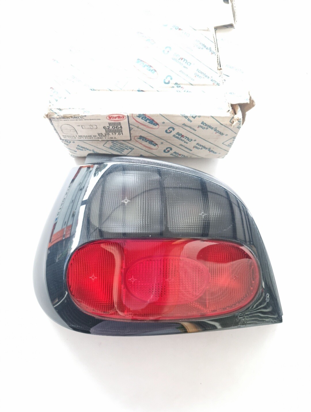 Piloto trasero izquierdo RENAULT MEGANE (10/95->)