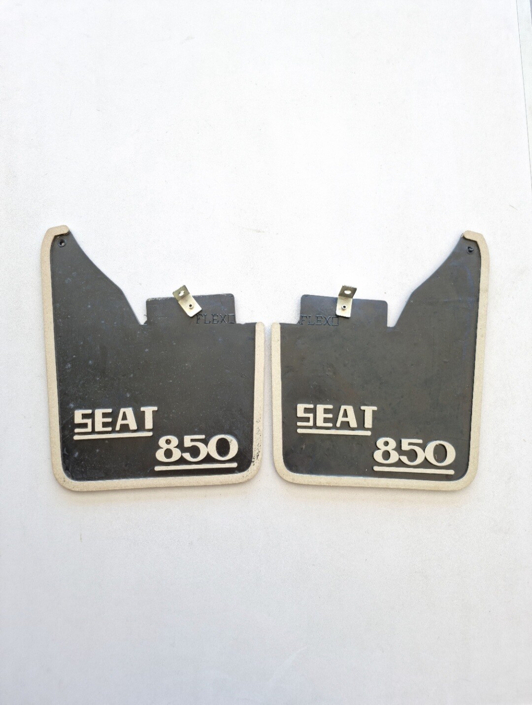 Pareja faldillas salvabarros goma SEAT 850