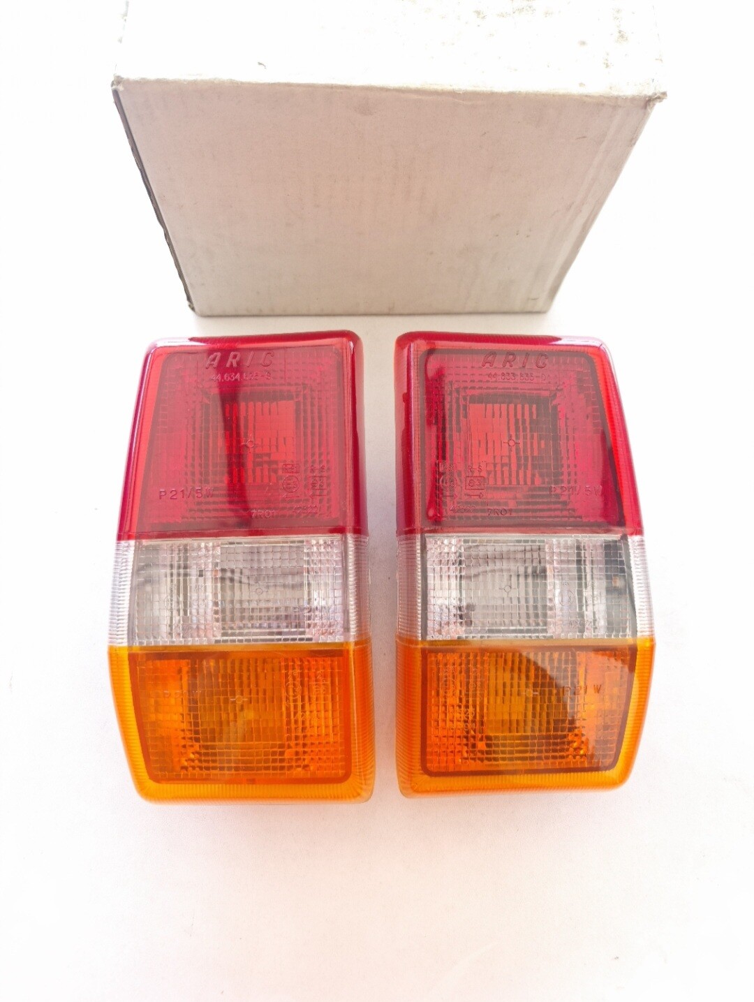 Pareja pilotos traseros FORD FIESTA MK2 (aric)