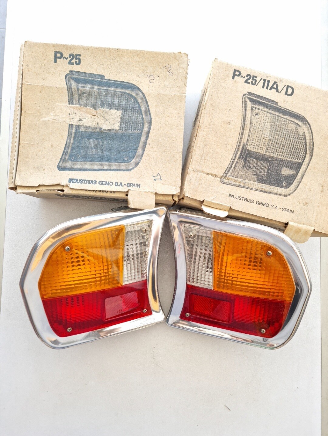 Pareja pilotos traseros PEUGEOT 504 (gemo)