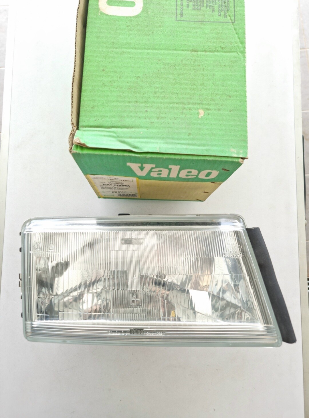 Optica faro delantero derecho FIAT CROMA 91-> (valeo H4)