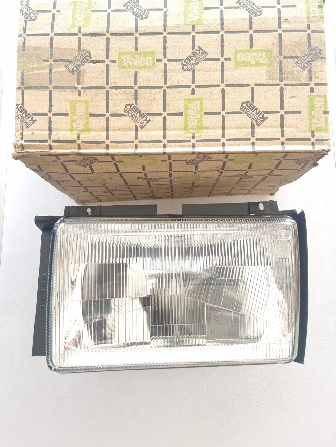 Optica faro delantero izquierdo con soporte SEAT 131 SUPERMIRAFIORI (kinby H4)