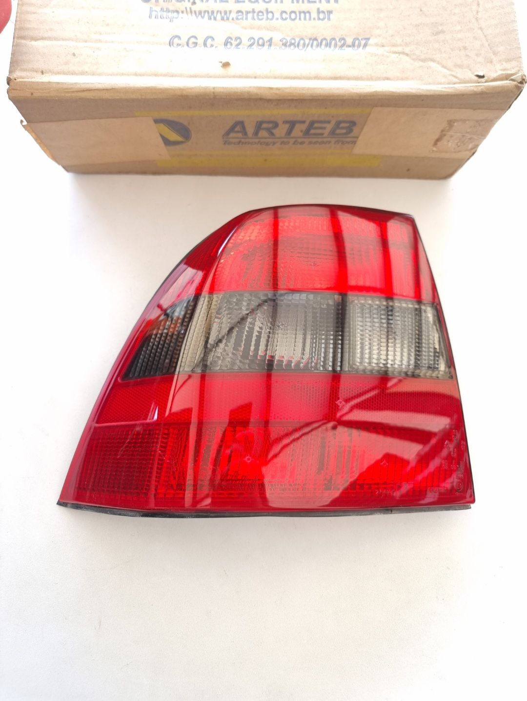 Piloto trasero izquierdo OPEL VECTRA (10/95->)