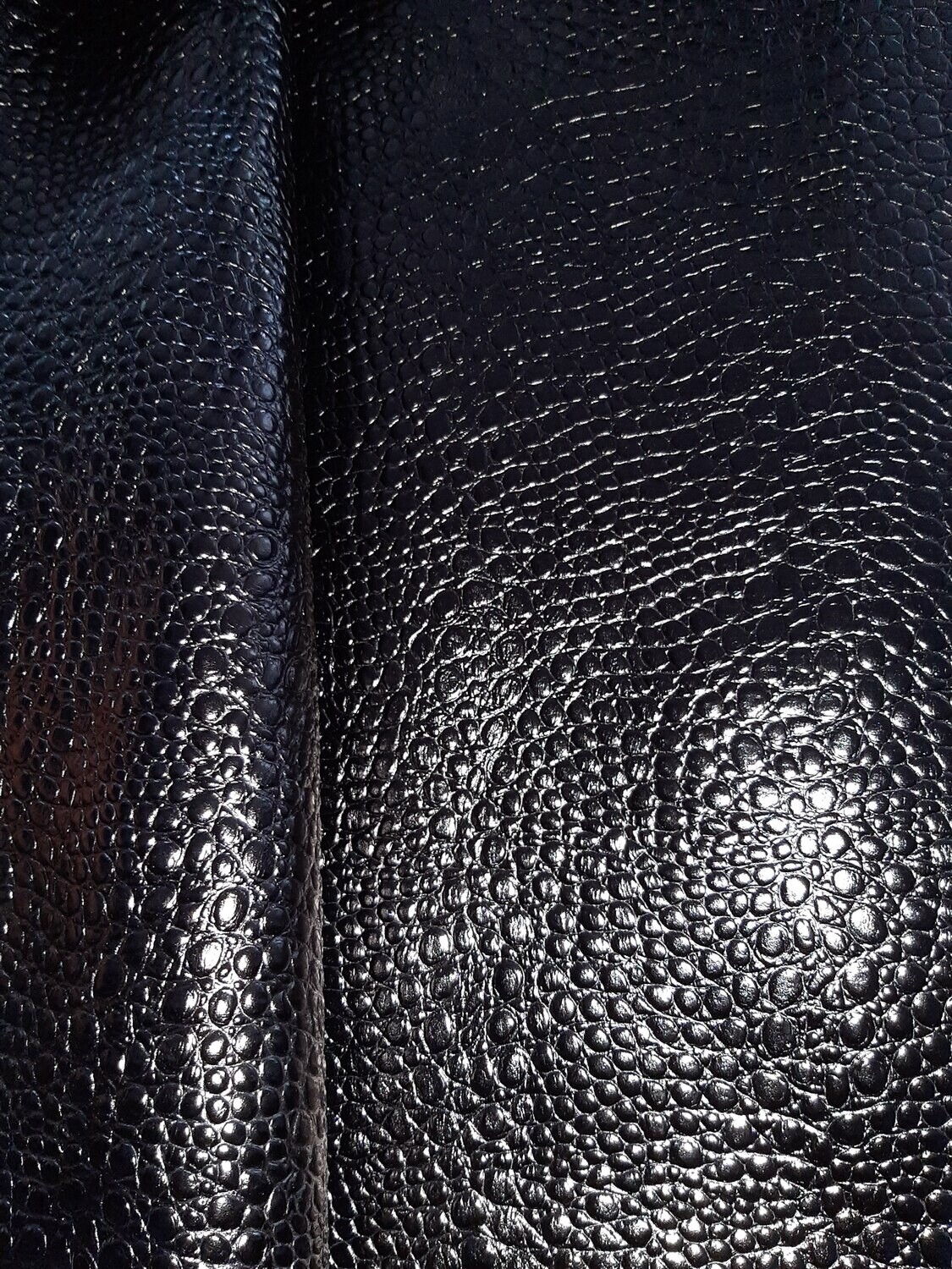 Leather bovine embossed croco black