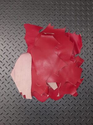 Leather scraps color red - pack 1 KG