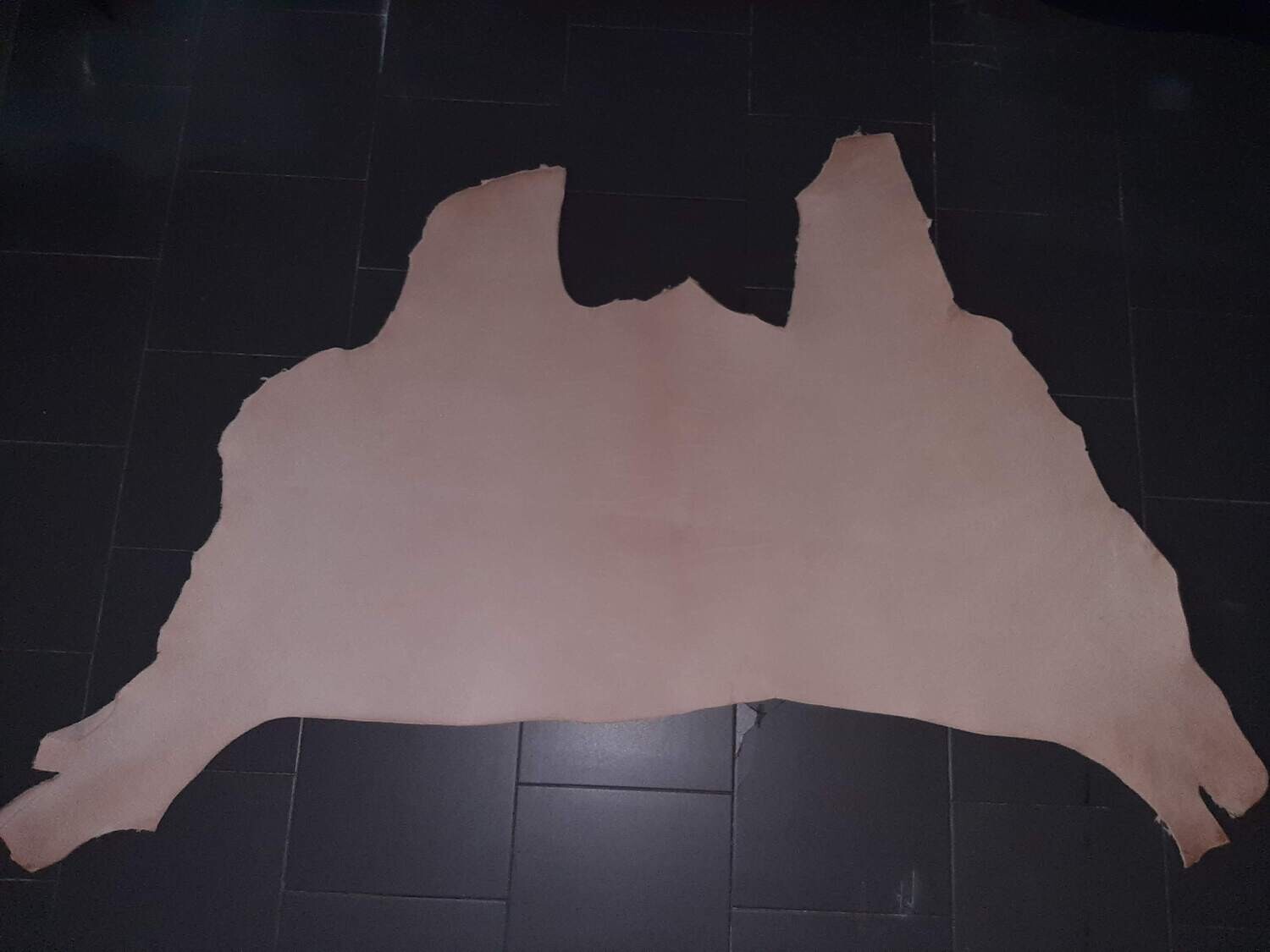 Leather bovine vegetable color natural, Size: 13.25 Square Feet