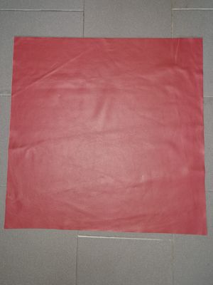 Peças de couro cor bordo 70 x 70 cm