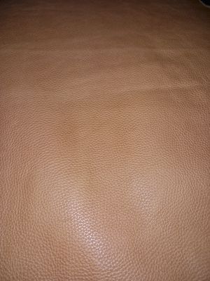 Pele bovino gravado cor camel