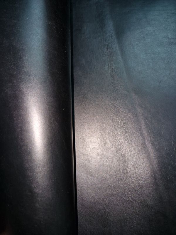 Leather bovine pull up, black color