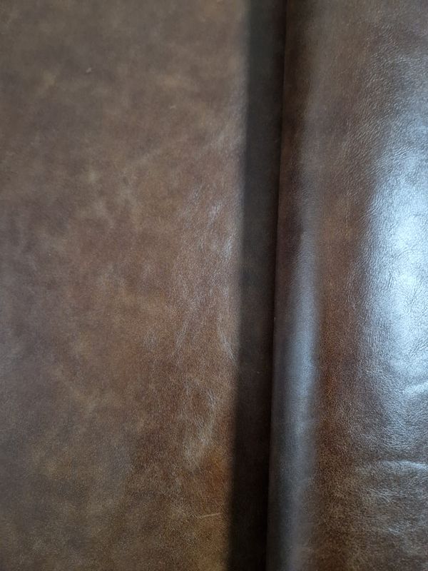 Large off cut - Leather bovine with shine caramel