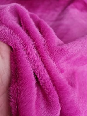 Pele de cavalo com pêlo cor rosa chock