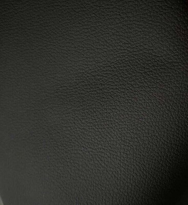 Peças de couro cor preto 27 x 21 cm