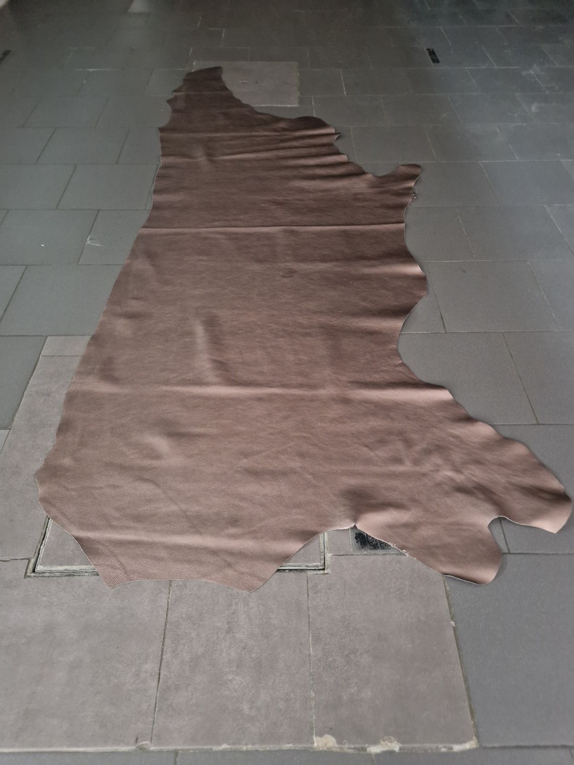 Leather bovine embossed milled bronze color, Size: 24.00 Square Feet