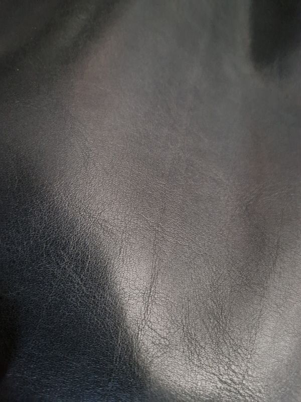 Leather bovine black color, naturel vegetable finish