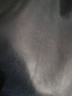 Pele bovino cor preto, acabamento natural vegetal