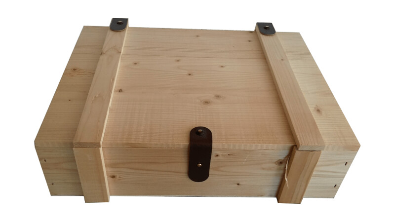 3er Holzkiste mit Lederbesatz