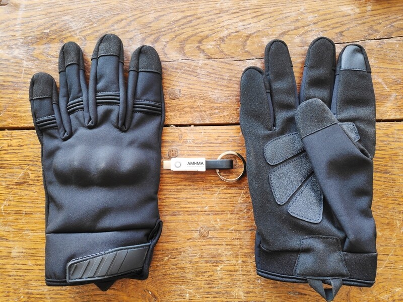 Gants tactiles avec coque de protection