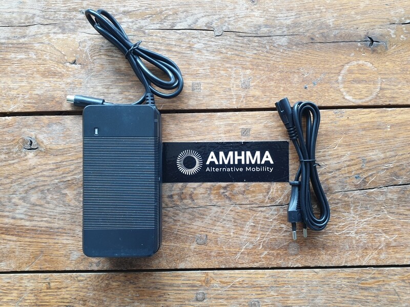 Chargeur Li-ion 48V 3A (54,6V) 8mm - xiaomi