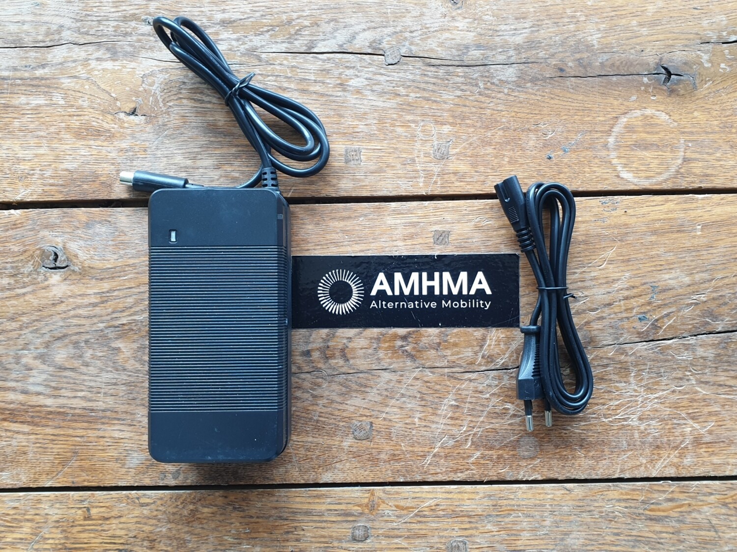 Chargeur Li-ion 48V 3A (54,6V) 8mm - xiaomi