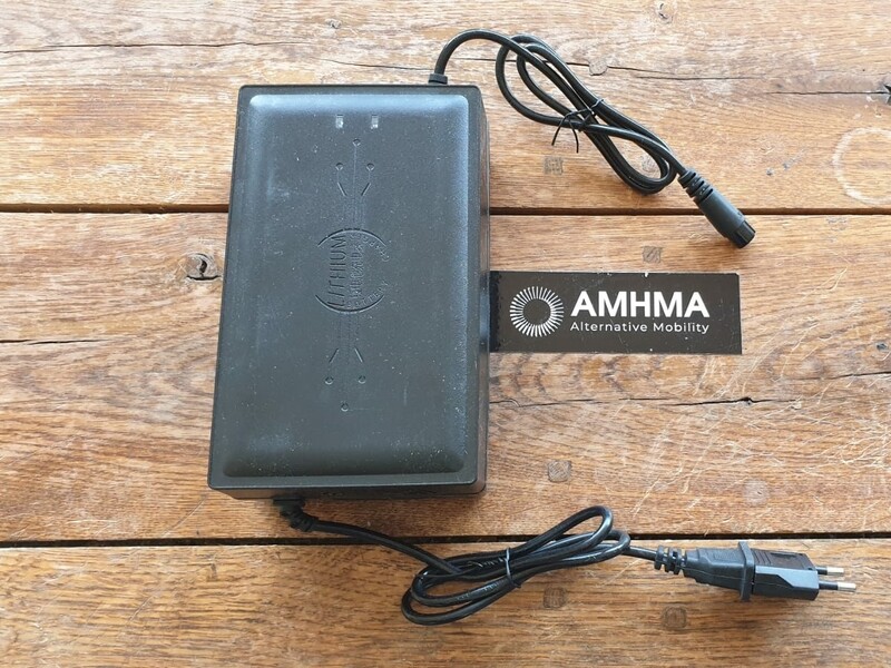 Chargeur ultra rapide Li-ion 60V 5A (67.2V) 3 pin 