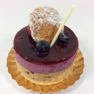 Individual Vanilla and cassis mousse