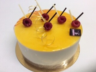 Mango and raspberry cheesecake 6-8 portions
