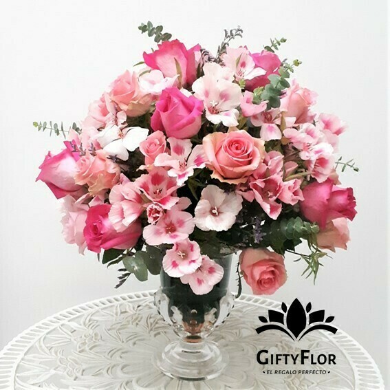 Marisol Rosas y Flores en florero romántico