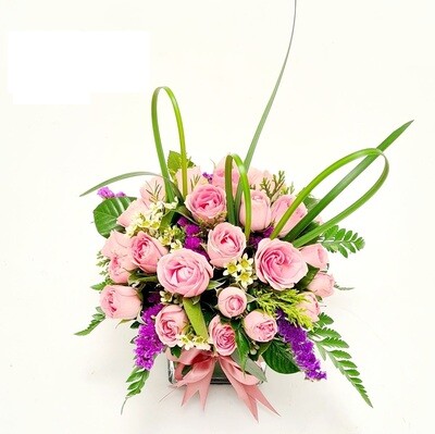 arreglo de mini rosas rosadas