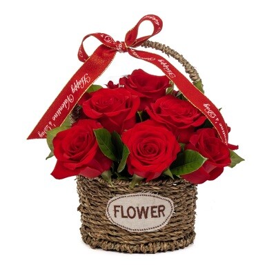 arreglo de rosas en canasta