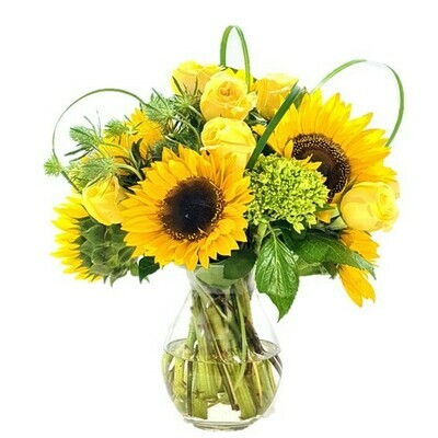 Girasoles y Rosas Amarillas en florero - Best Friend Girasoles y Rosas Amarillas en florero - Best Friend