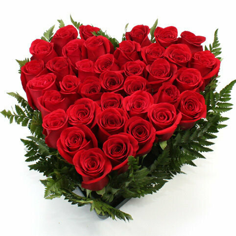 Fresh red rose heart (45 to 50 roses) with personalized dedication - Free delivery Lima