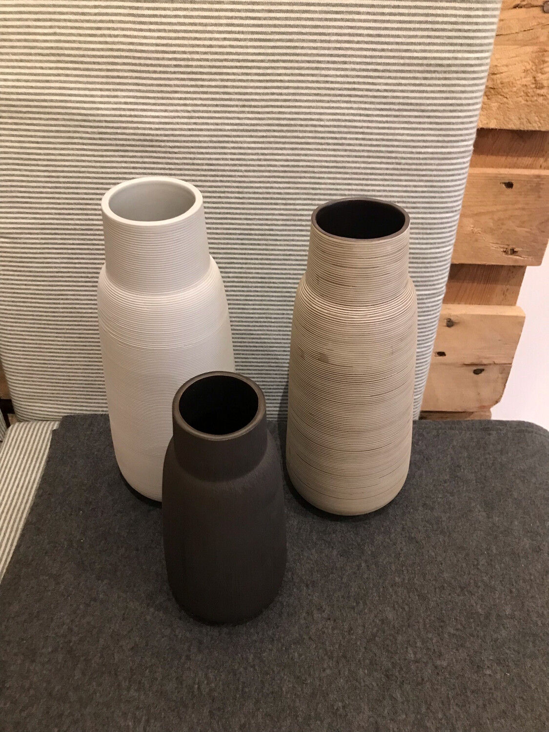 VASE AUS KERAMIK
