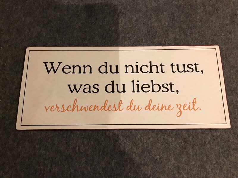 SCHILD MIT SPRUCH