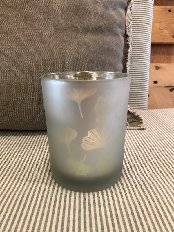 WINDLICHT MIT GNKGOBLÄTTER
