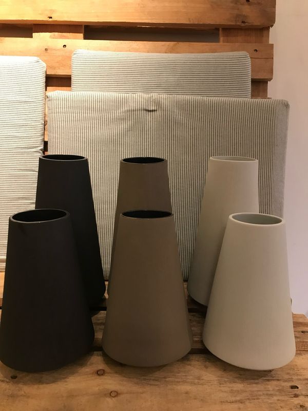 VASE KEN AUS KERAMIK