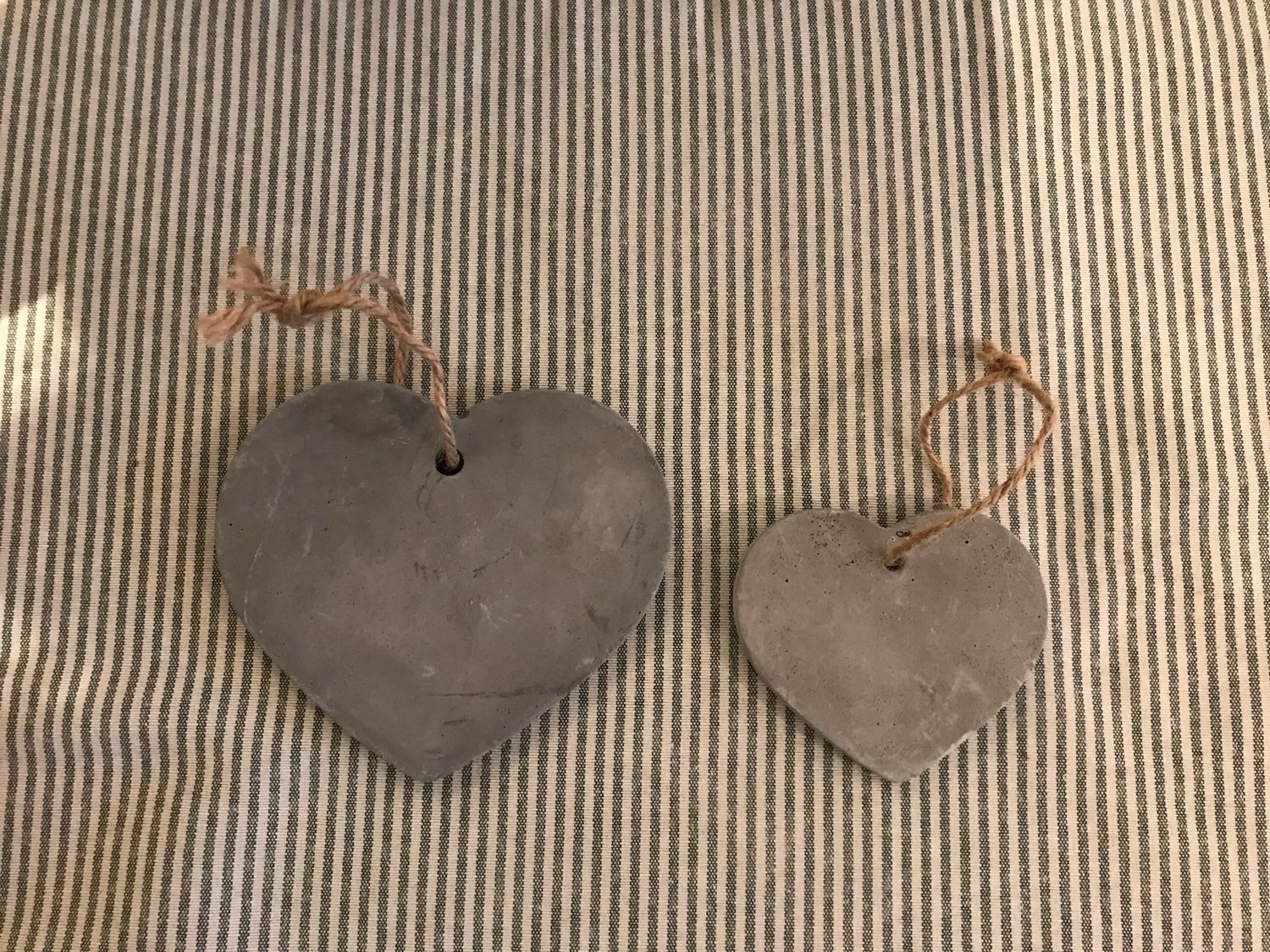 HERZ ZUM HÄNGEN AUS BETON