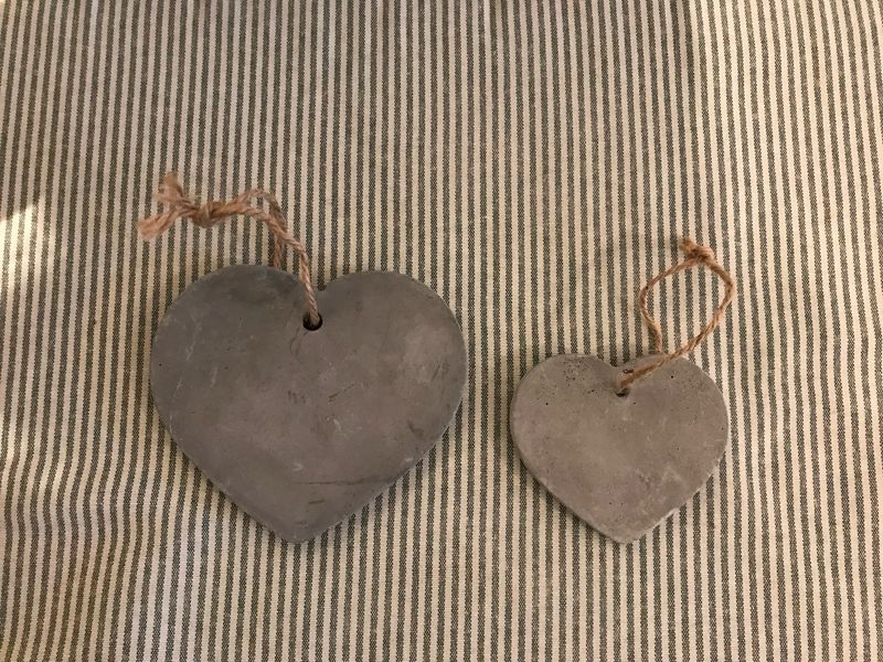 HERZ ZUM HÄNGEN AUS BETON