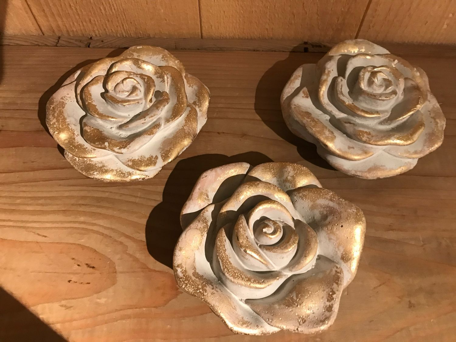 BETON ROSE MIT ANTIK GOLD