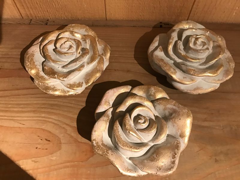 BETON ROSE MIT ANTIK GOLD