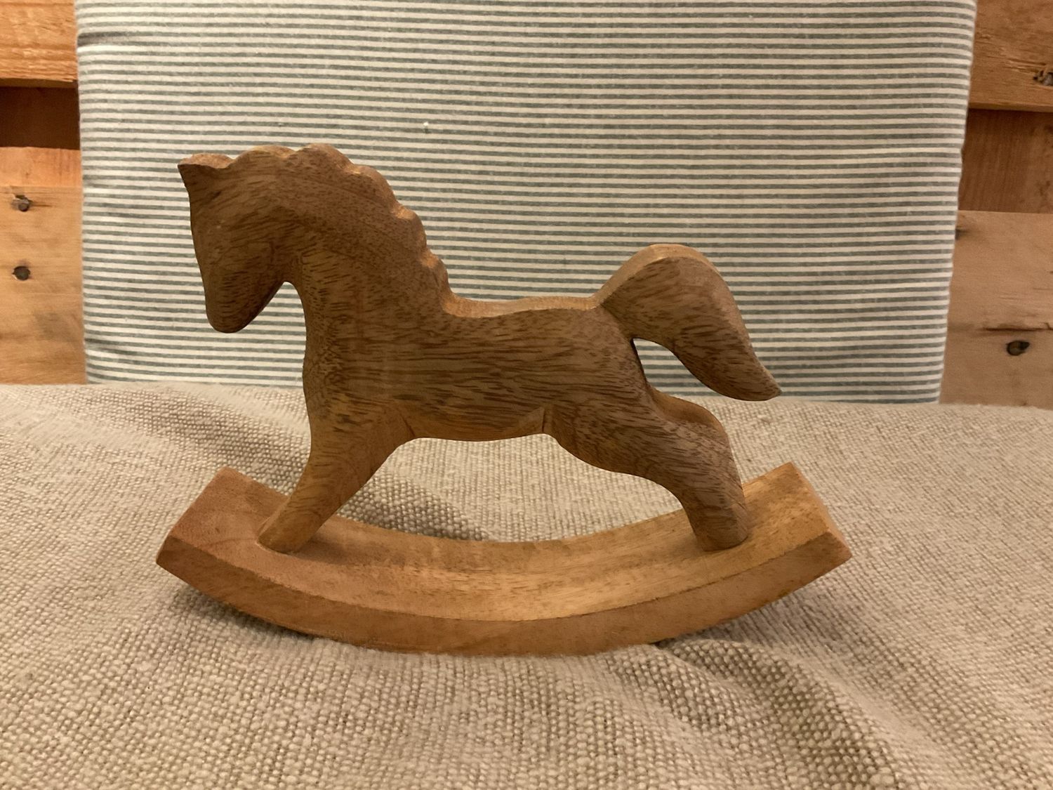 SCHAUKELPFERD AUS HOLZ ZUM HÄNGEN