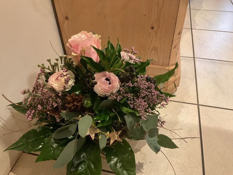 STRAUSS CHRISTMAS COTTAGE